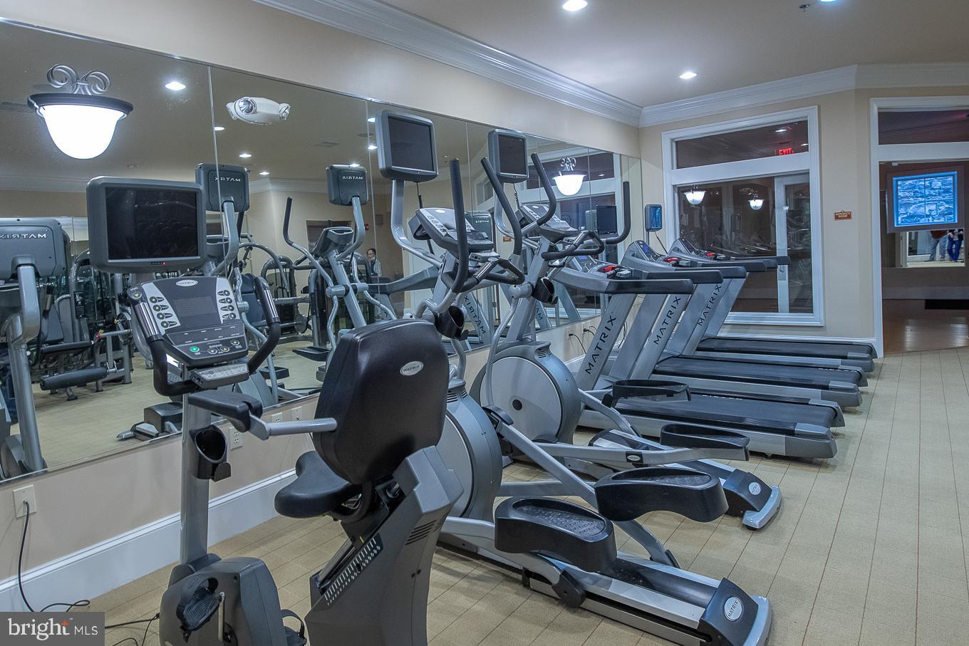 TERRAZZA NEWTOWN SQR - Residential