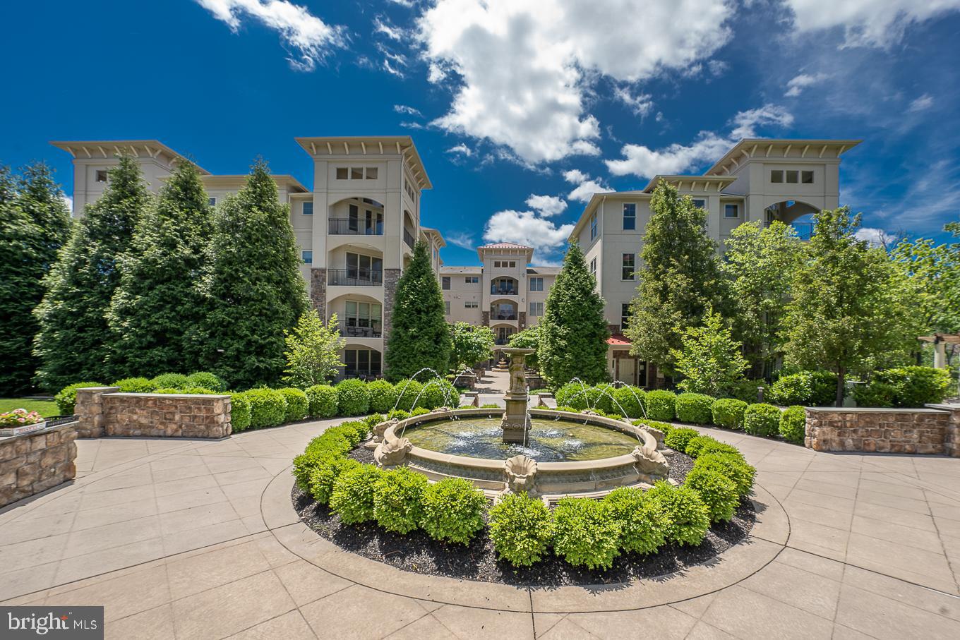 TERRAZZA NEWTOWN SQR - Residential