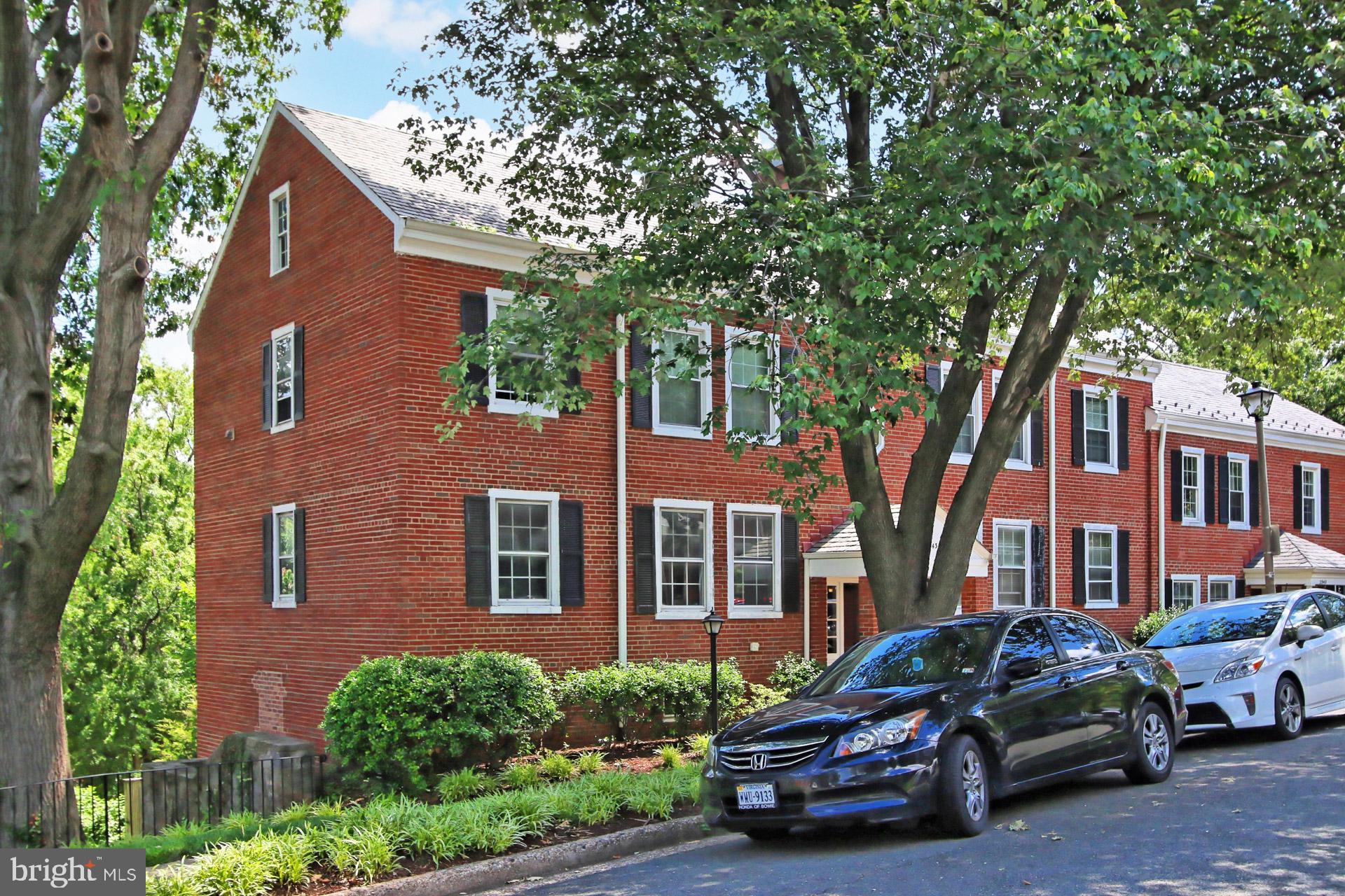 2943 S DINWIDDIE STREET B1