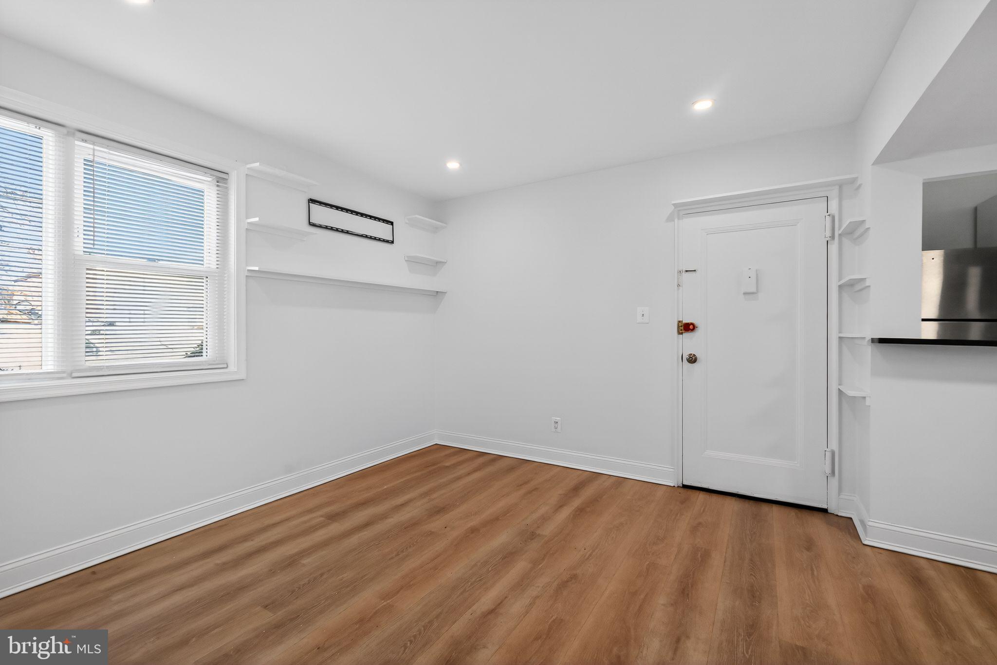 HOLLYBROOKE COND - Residential