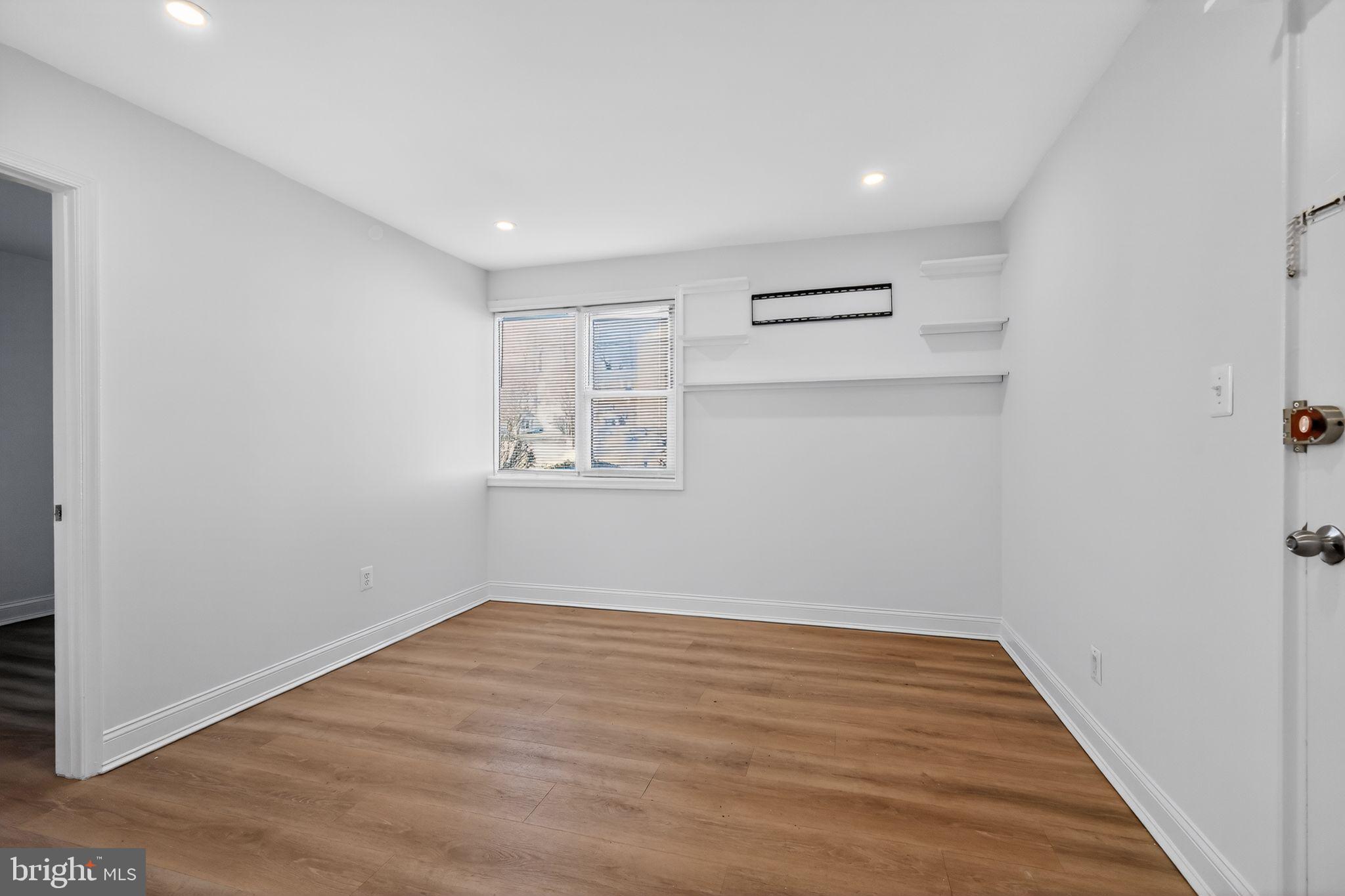 HOLLYBROOKE COND - Residential