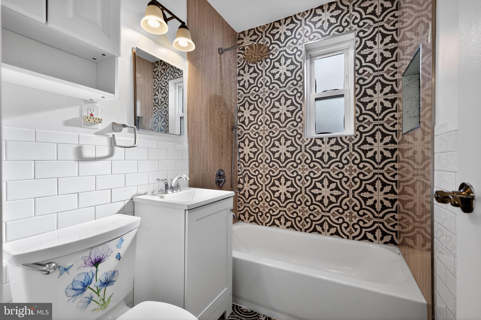 HOLLYBROOKE COND - Residential