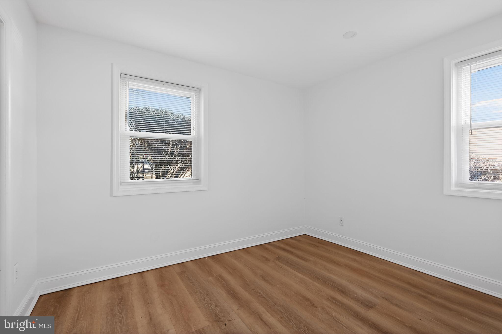 HOLLYBROOKE COND - Residential