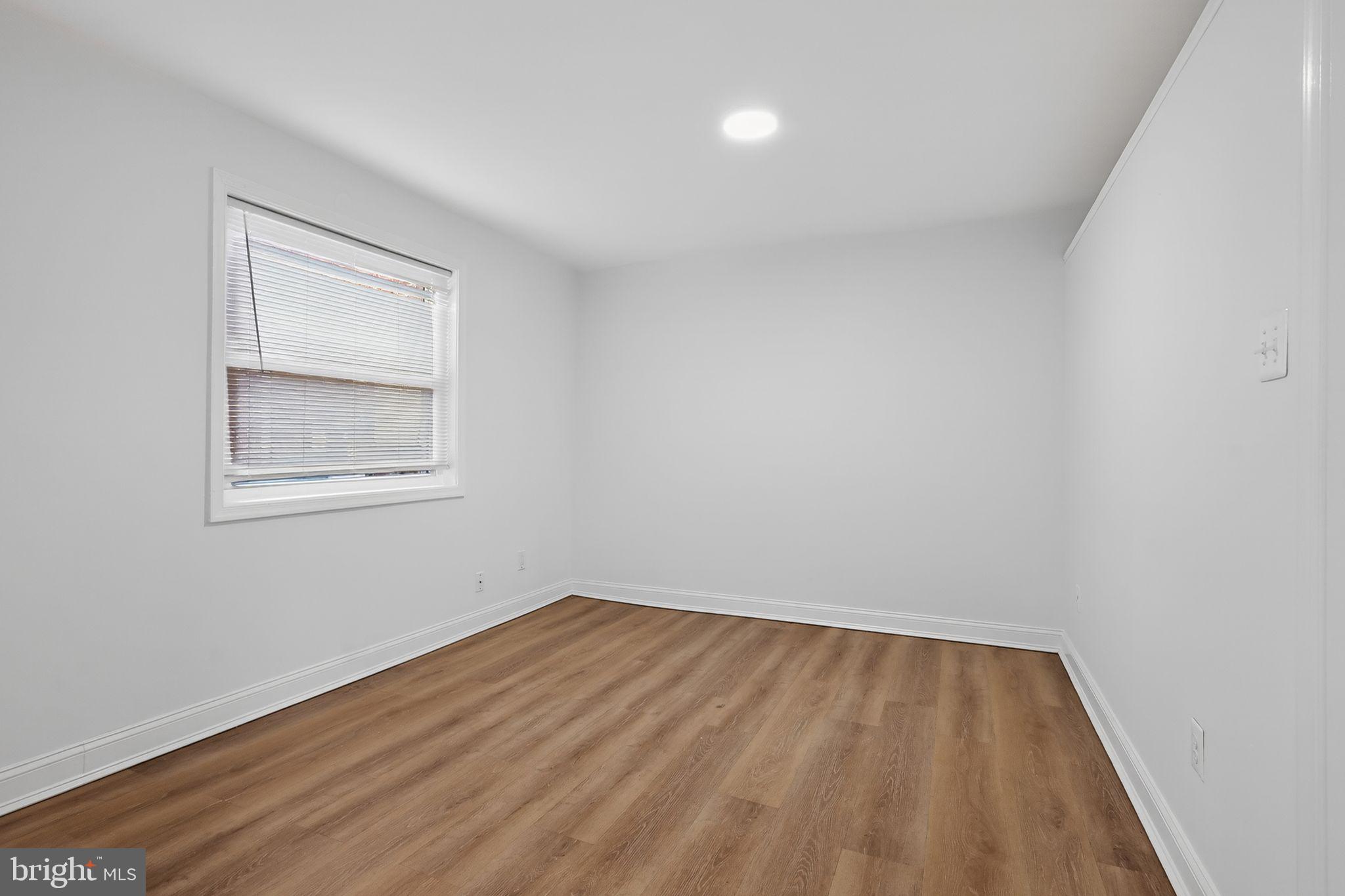 HOLLYBROOKE COND - Residential