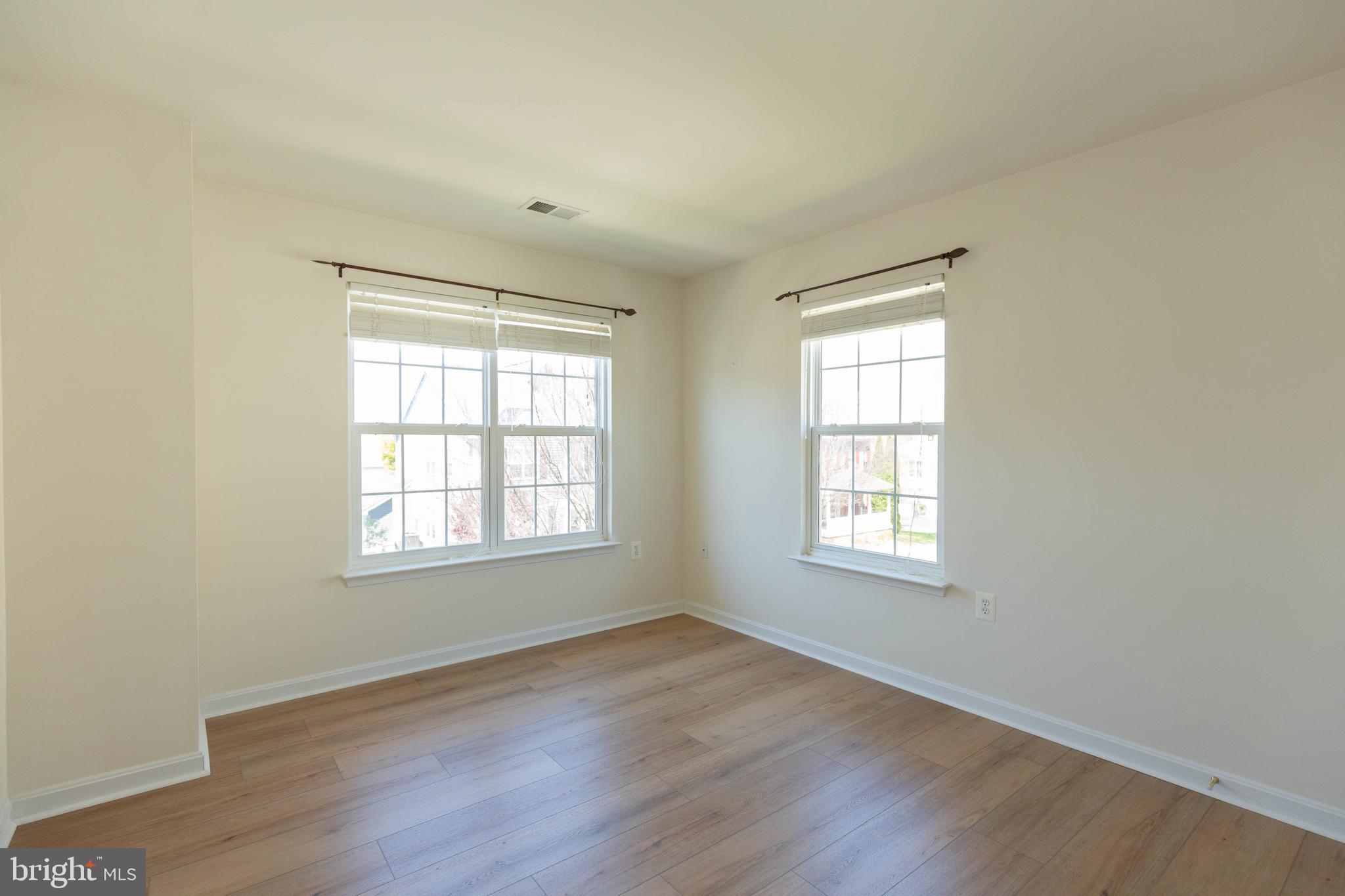 HUNTFIELD - Residential Lease