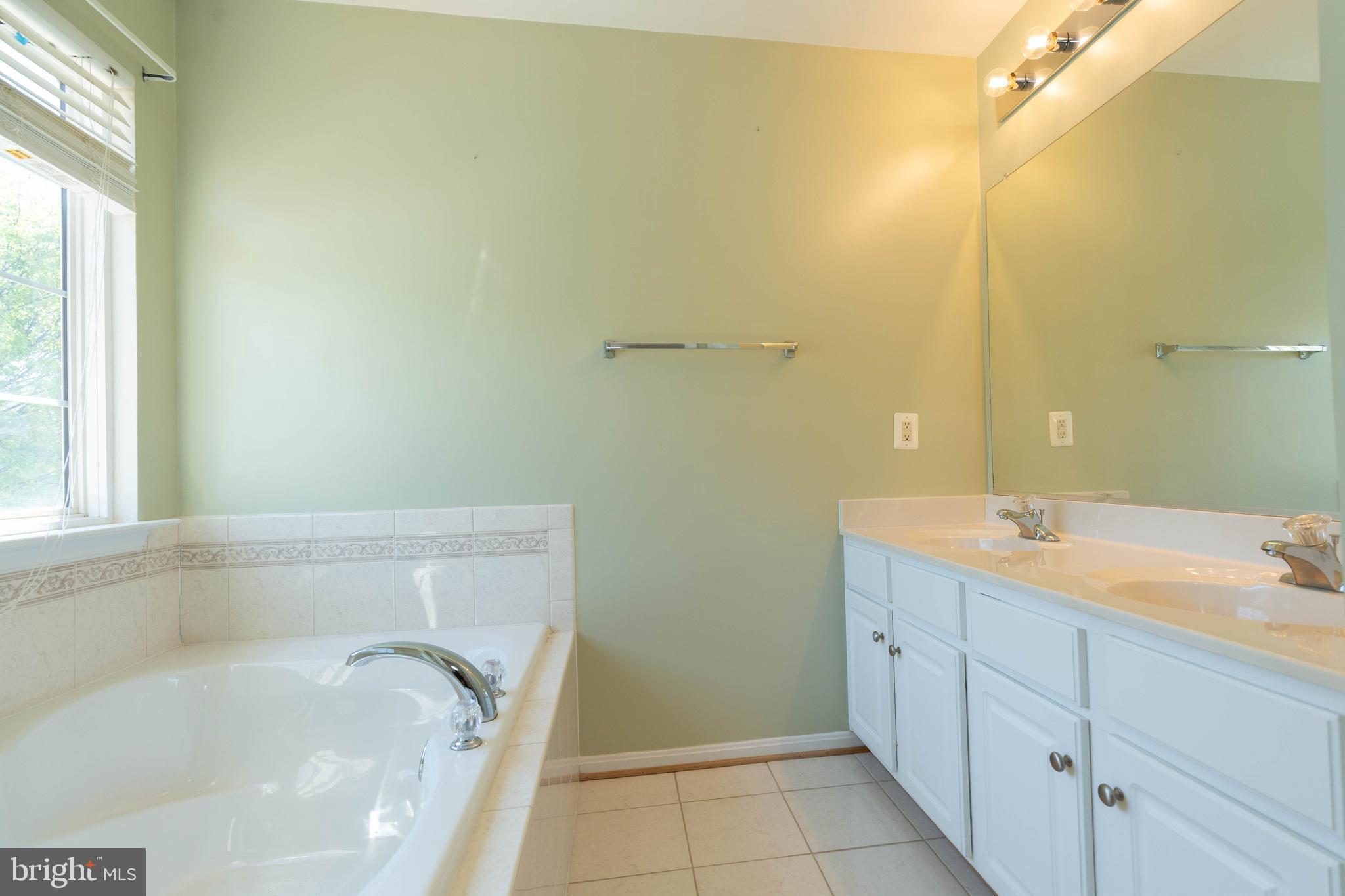 HUNTFIELD - Residential Lease