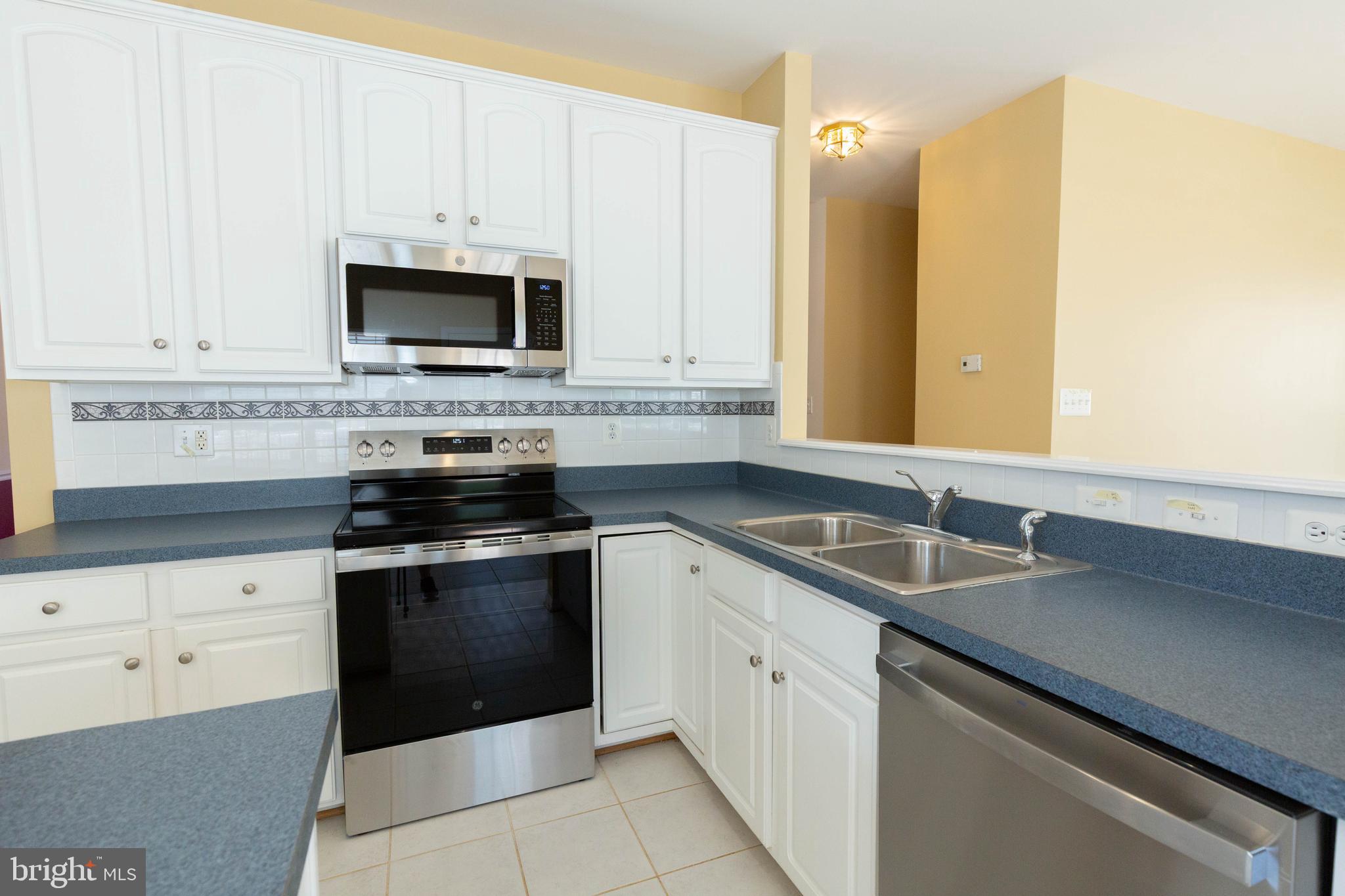 HUNTFIELD - Residential Lease