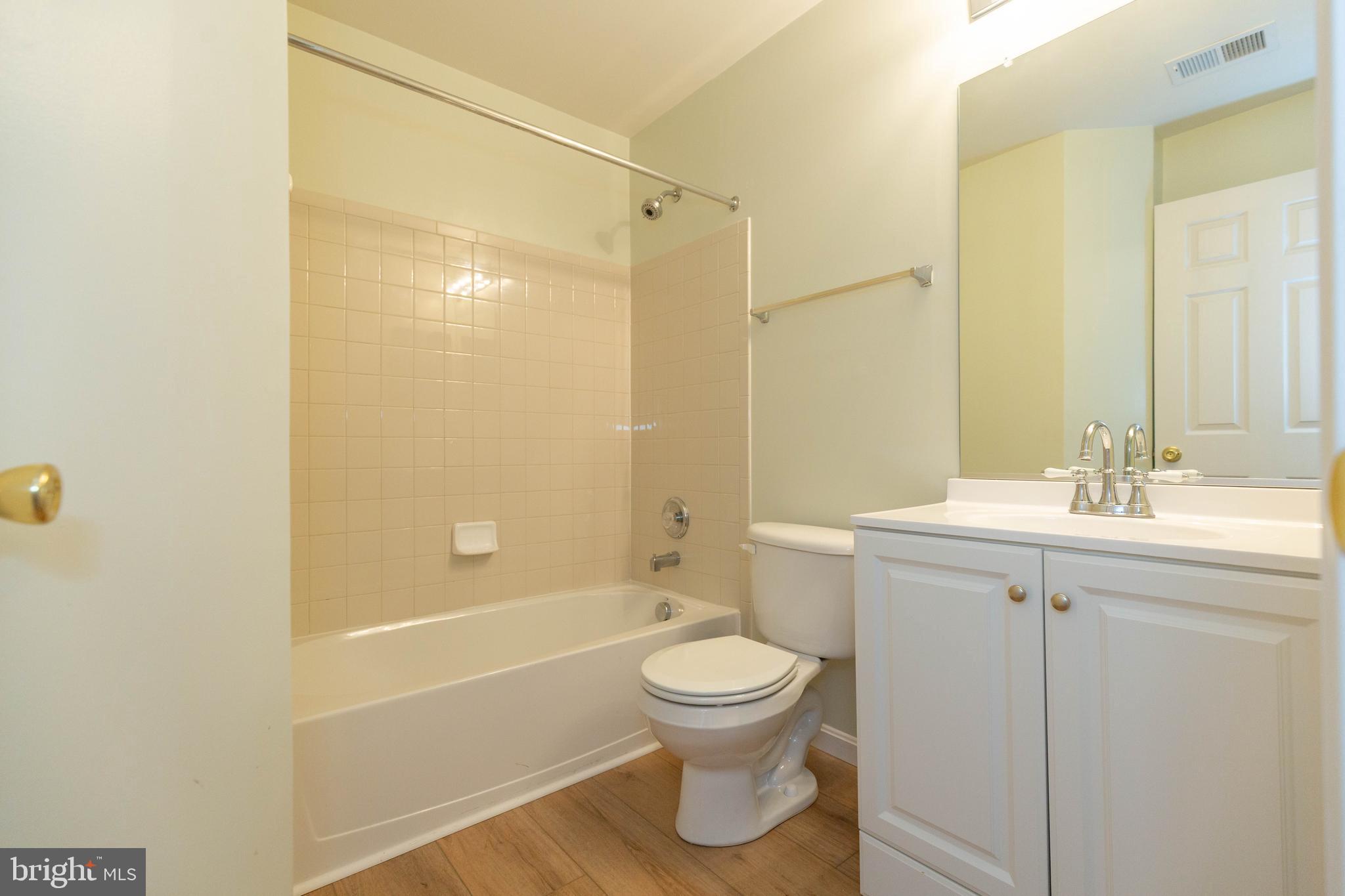 HUNTFIELD - Residential Lease