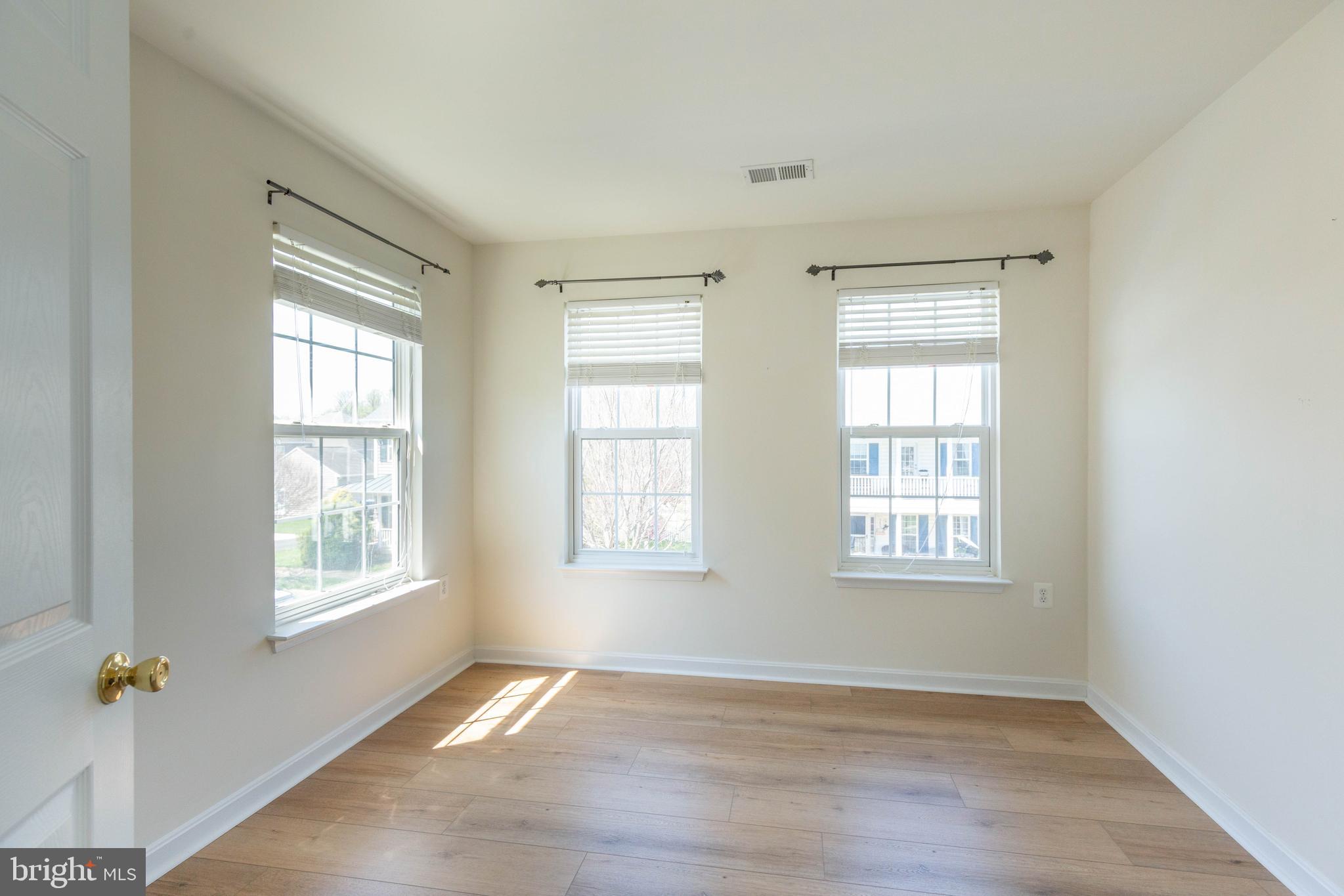 HUNTFIELD - Residential Lease