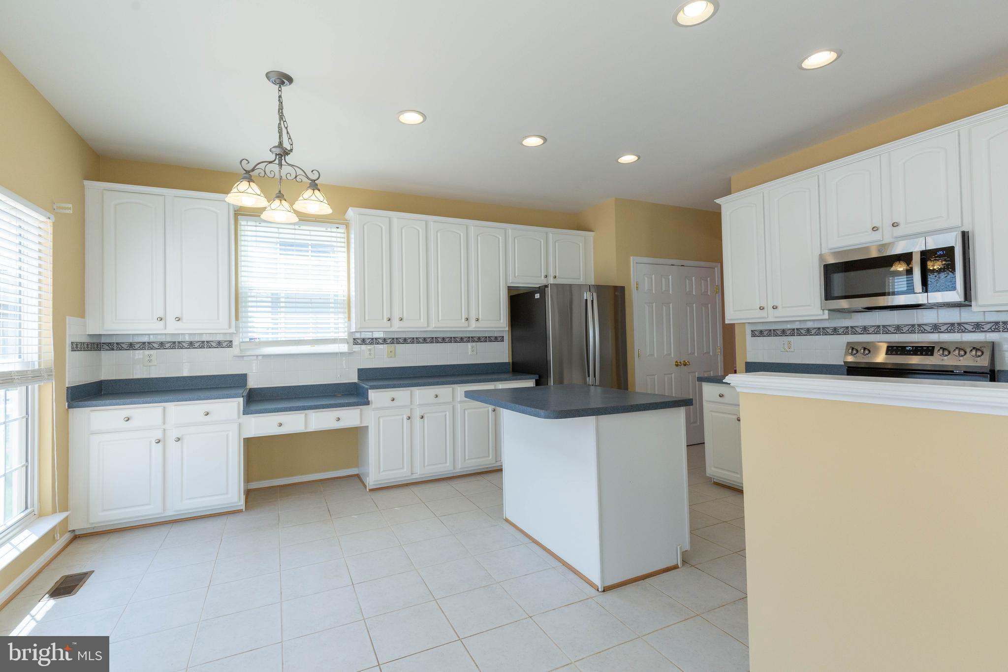 HUNTFIELD - Residential Lease