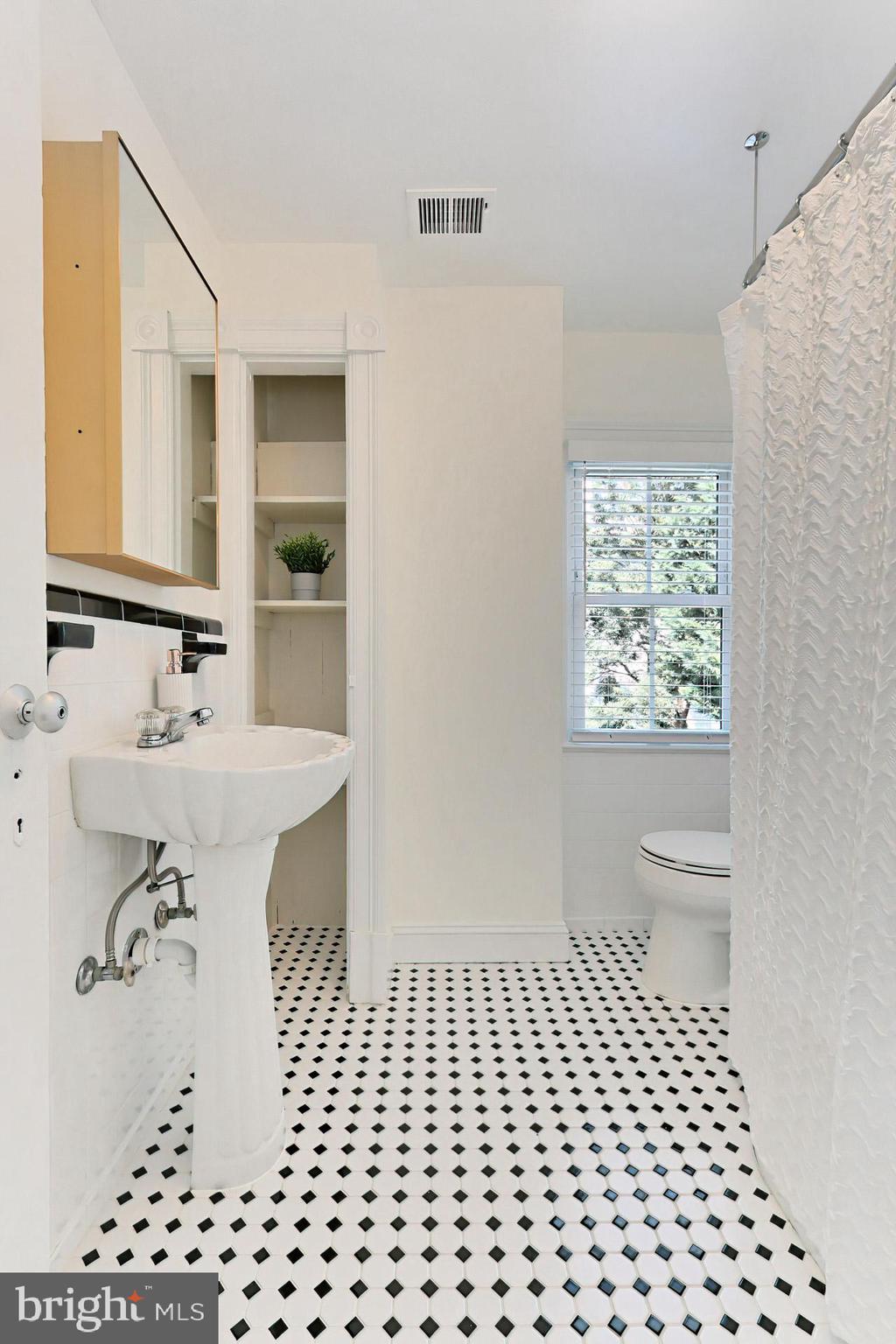 BARCROFT - Residential Lease