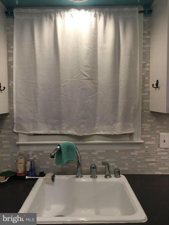 FRANKLIN MANOR BEACH - Residential Lease