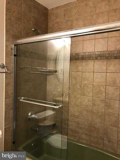 GOVERNORS SQUARE 2 - Residential Lease