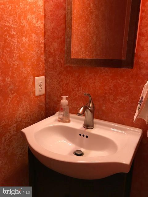 GOVERNORS SQUARE 2 - Residential Lease