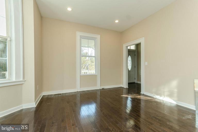 MOUNT WASHINGTON - Residential Lease