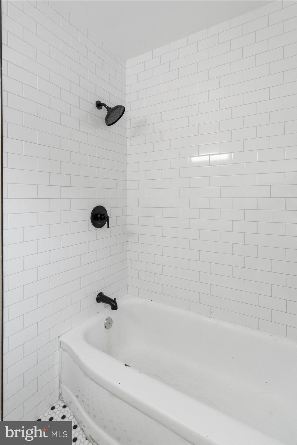 IDLEWOOD - Residential Lease