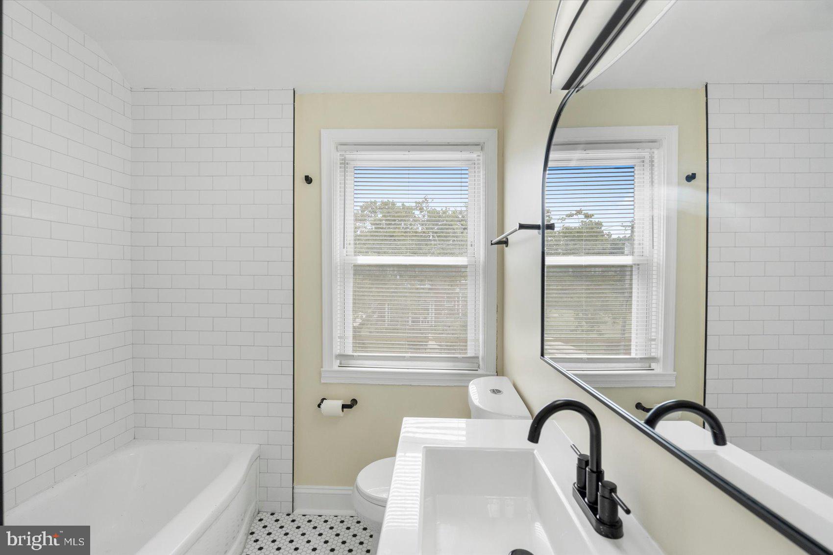 IDLEWOOD - Residential Lease