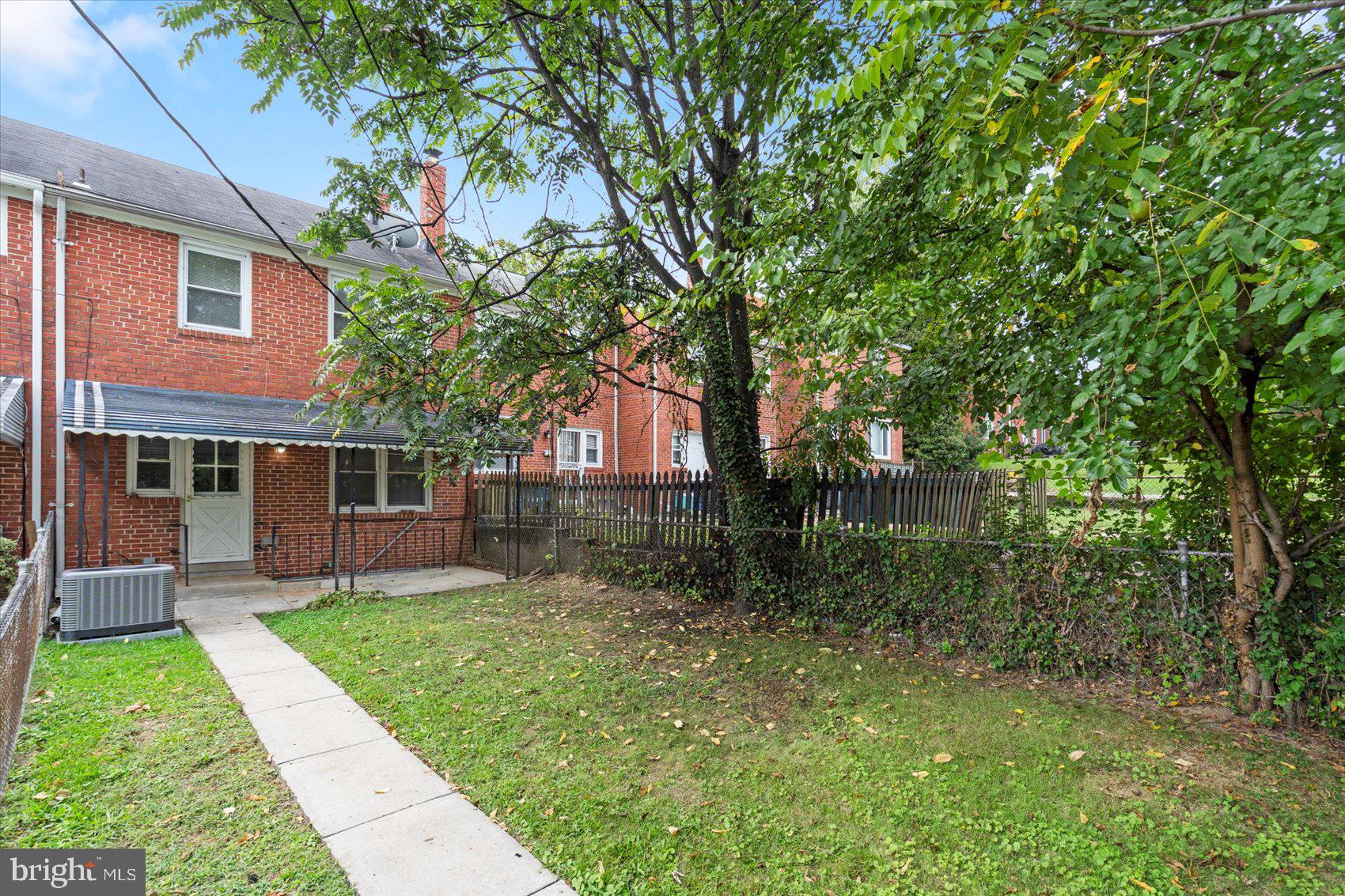 IDLEWOOD - Residential Lease