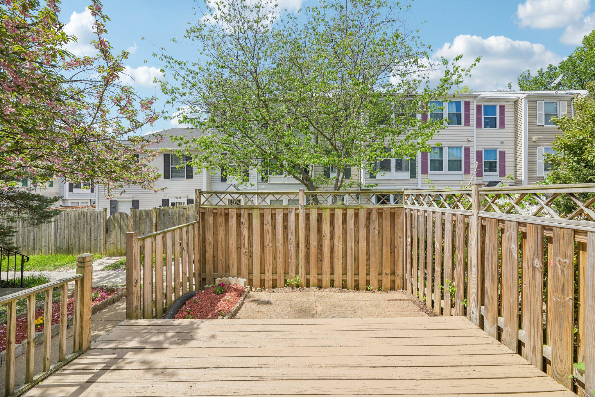 DUMONT OAKS - Residential