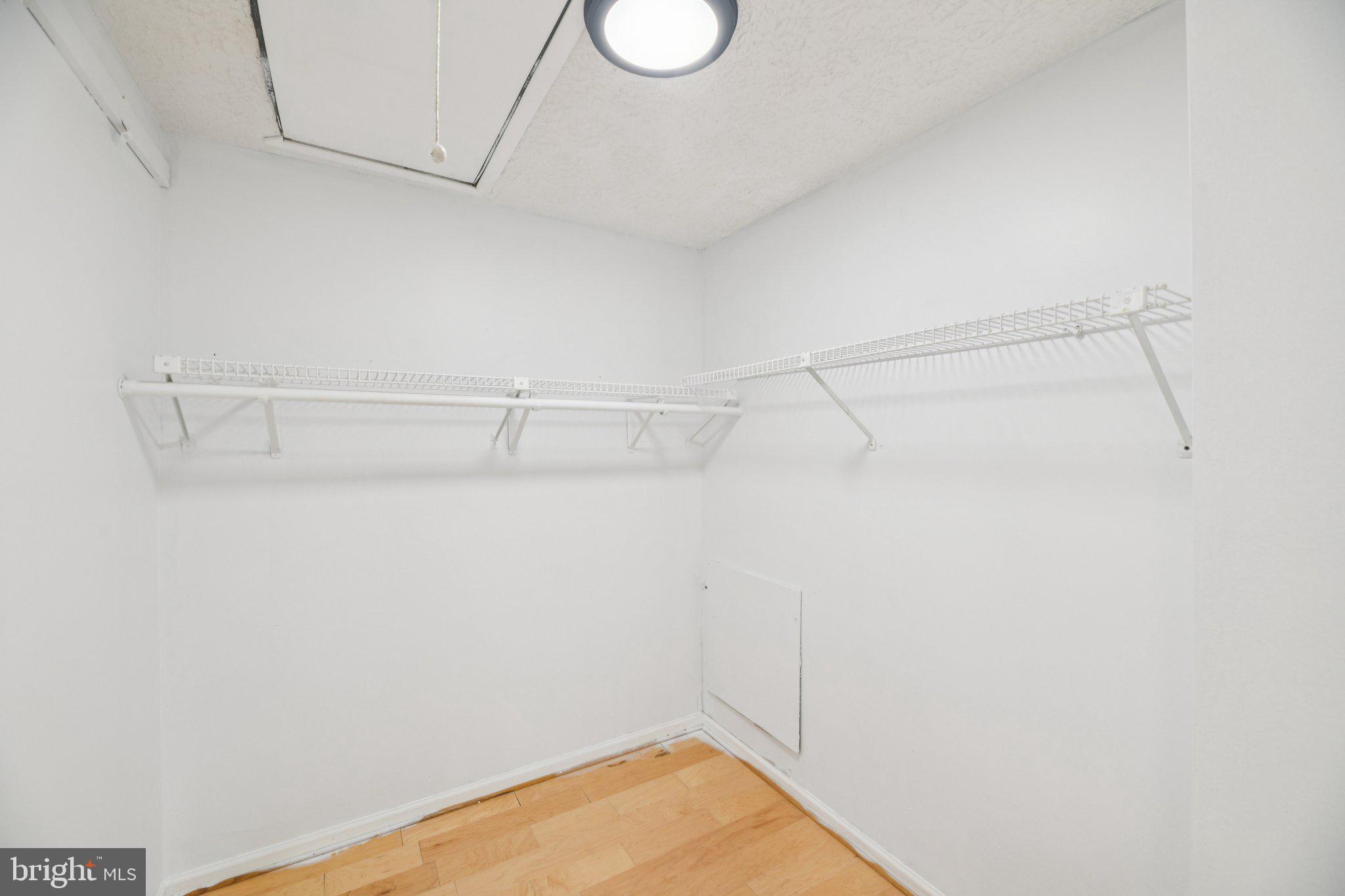 DUMONT OAKS - Residential
