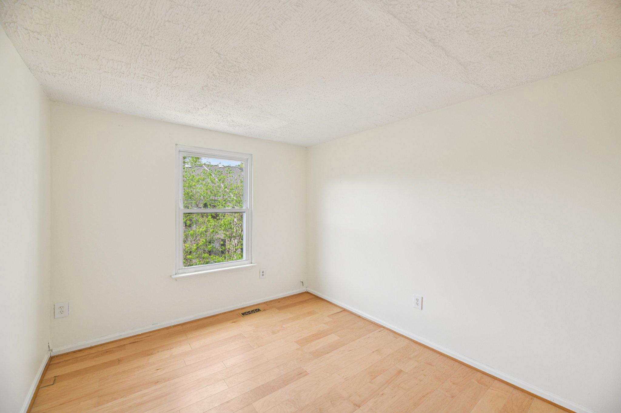 DUMONT OAKS - Residential
