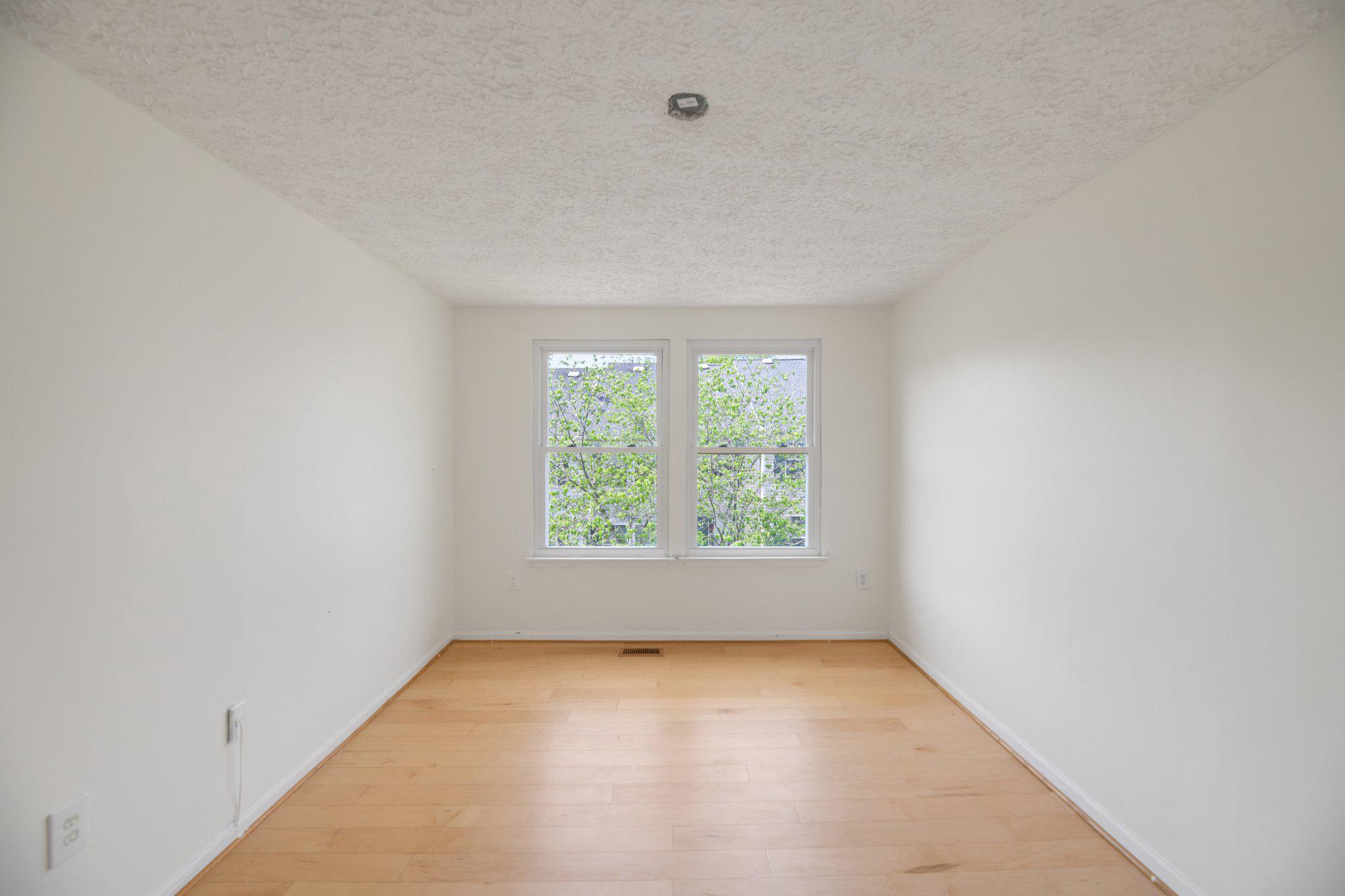 DUMONT OAKS - Residential