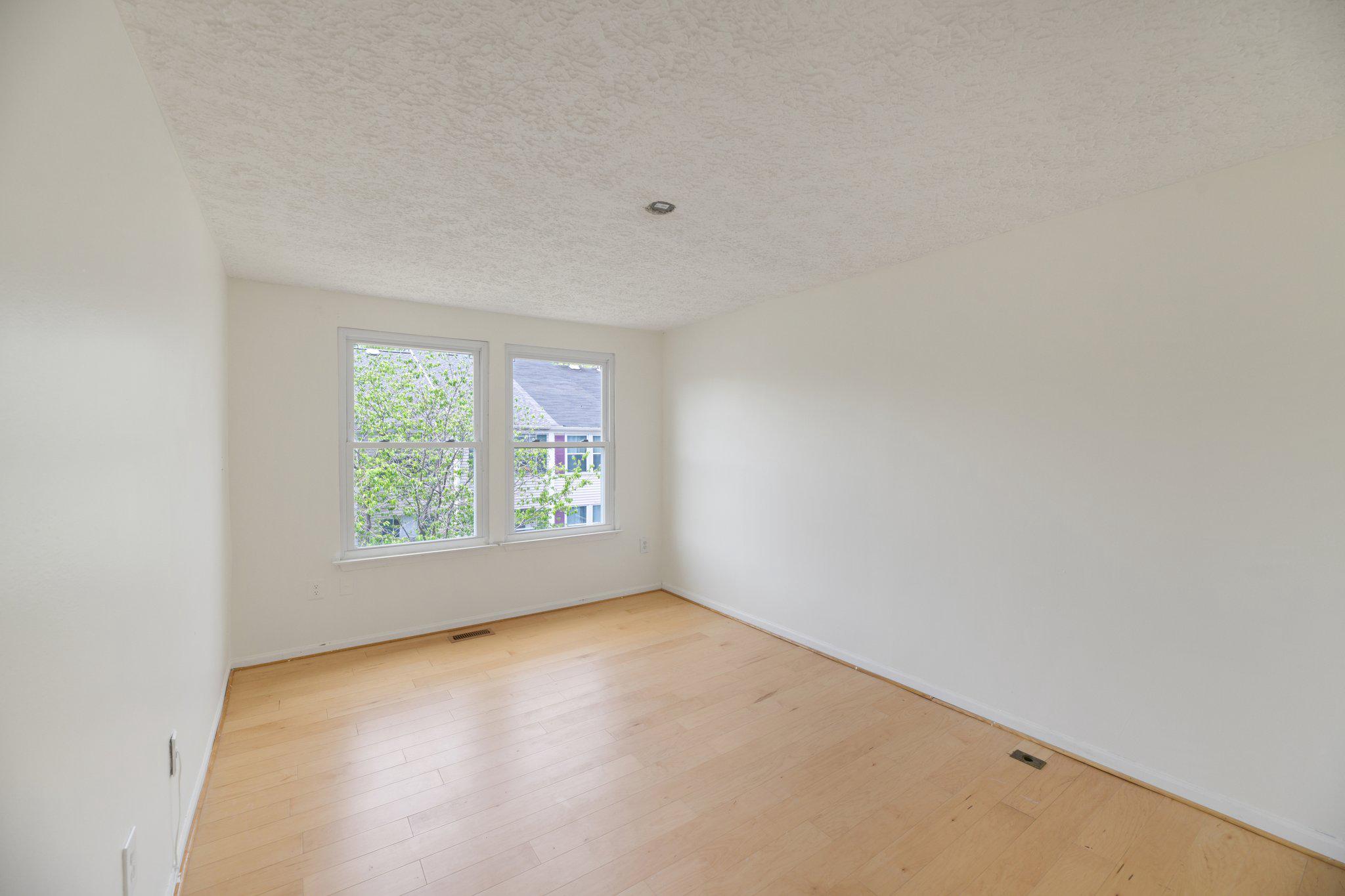 DUMONT OAKS - Residential
