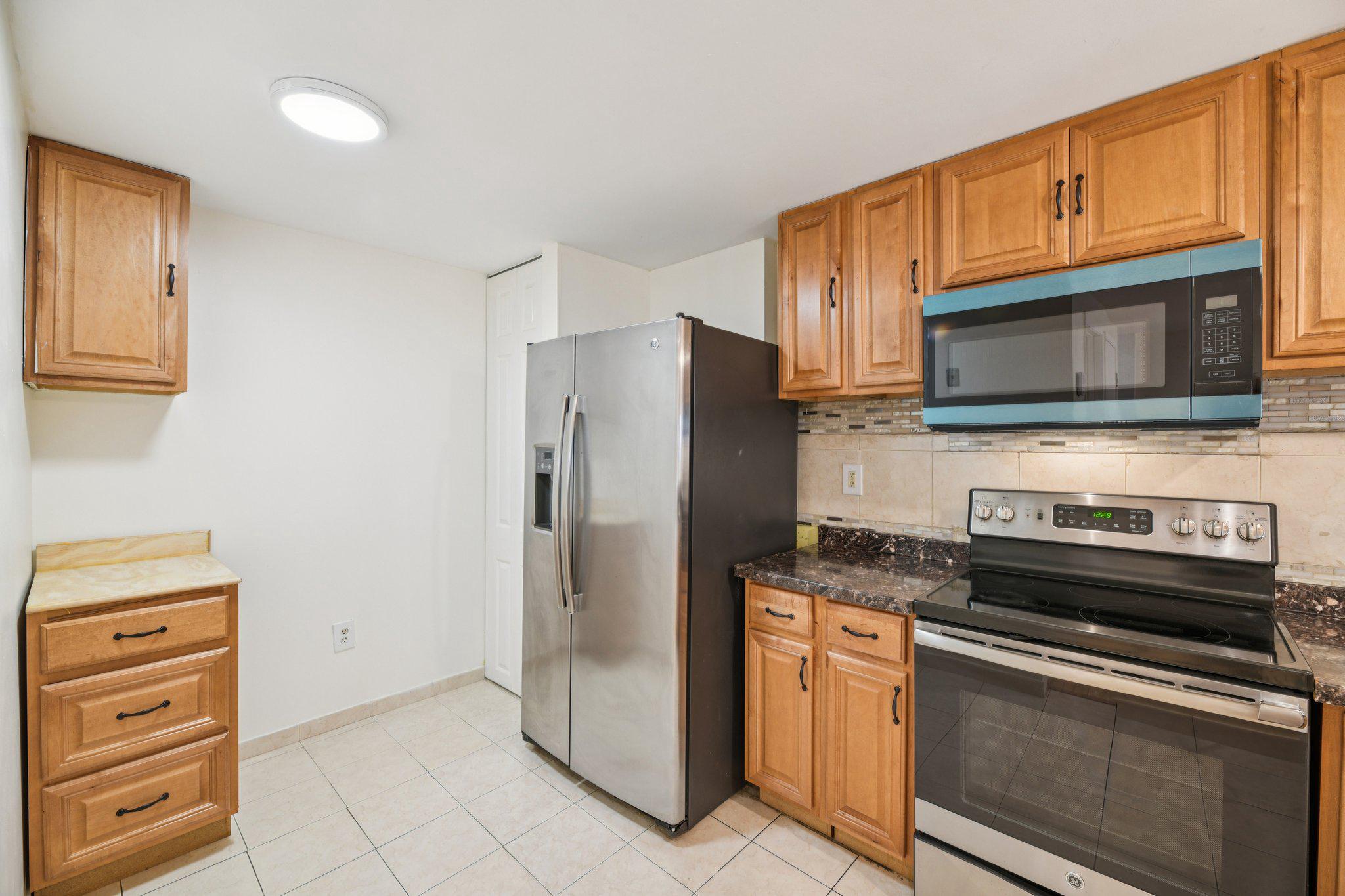 DUMONT OAKS - Residential