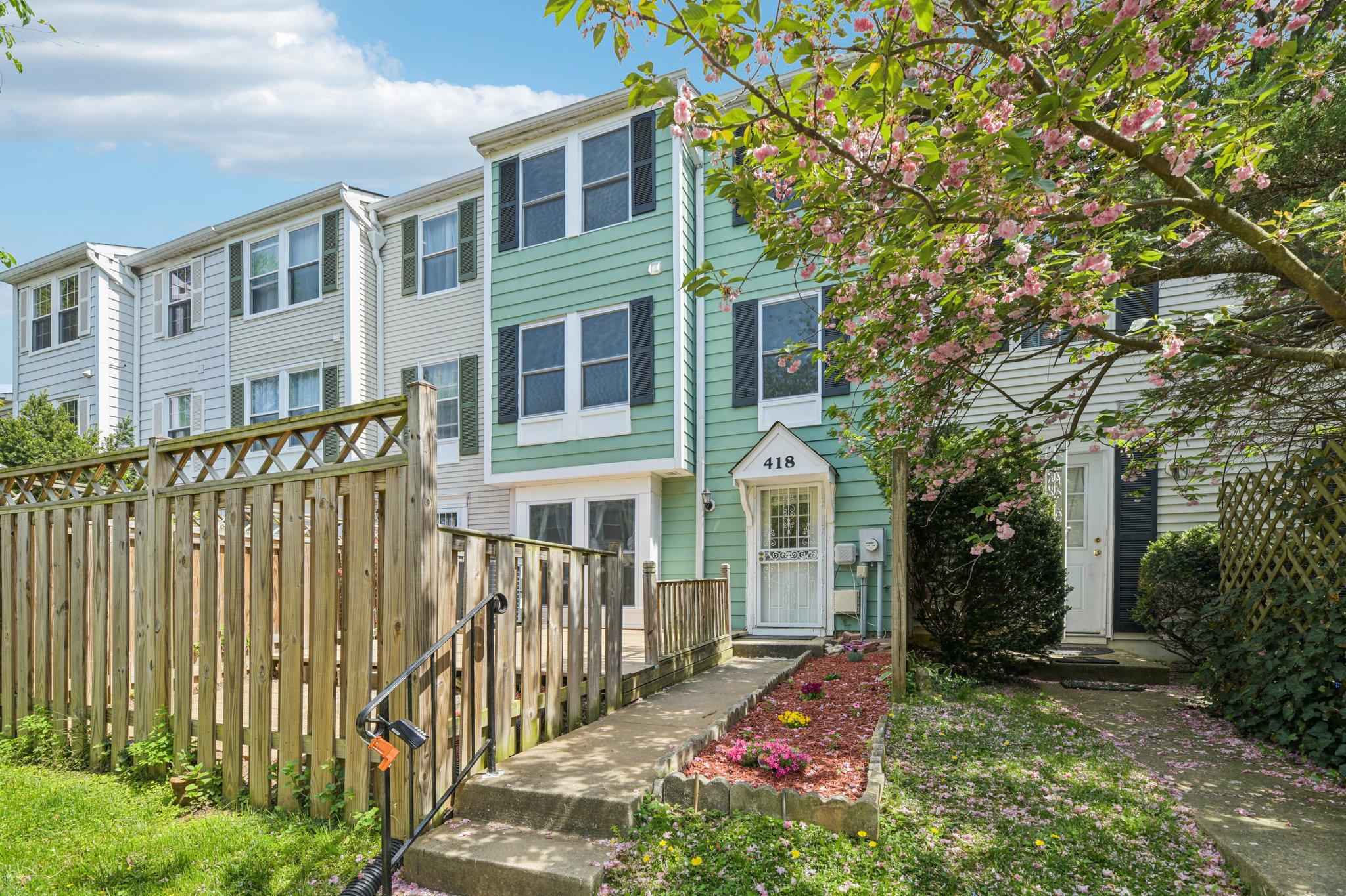 DUMONT OAKS - Residential