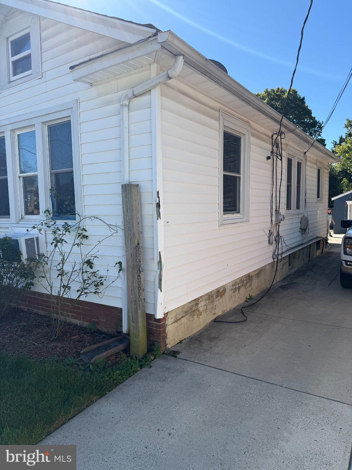 2915 E SIDE DRIVE