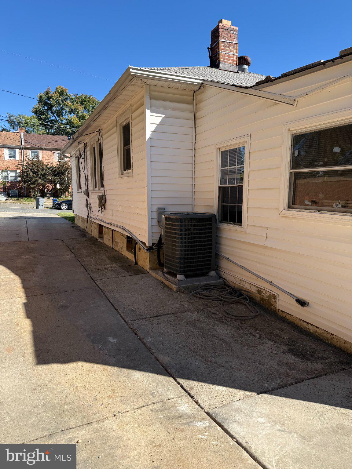 2915 E SIDE DRIVE