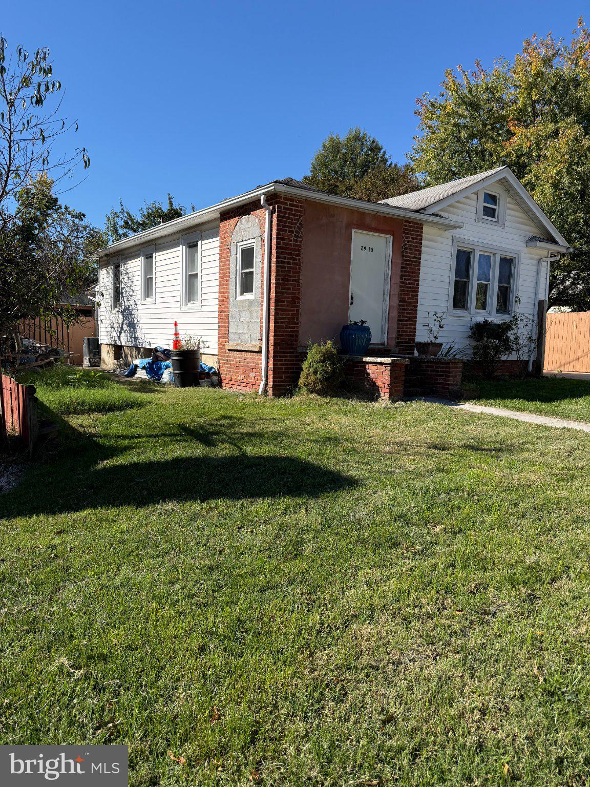 2915 E SIDE DRIVE