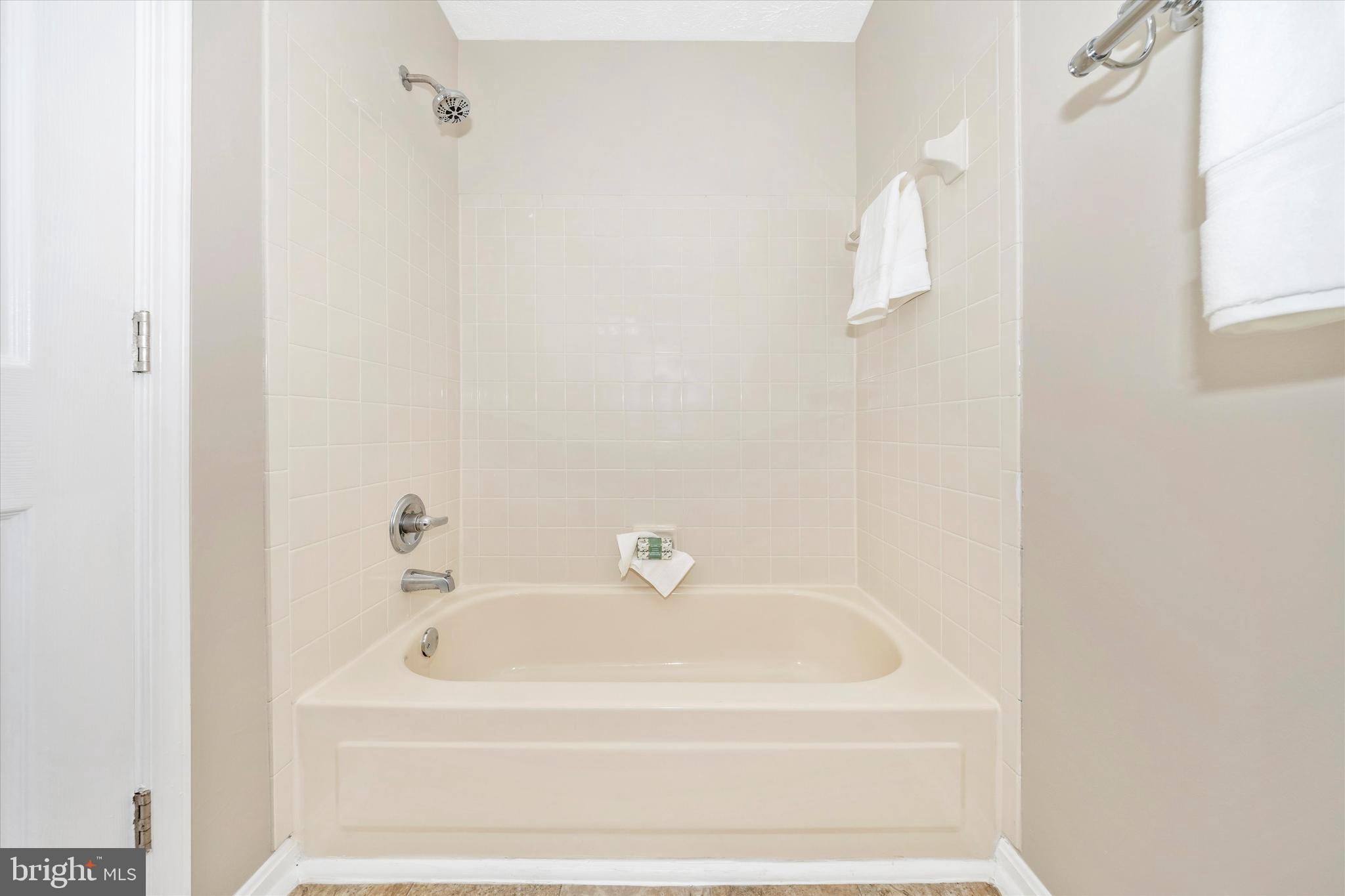 AVONDALE CONDOMINIUM - Residential