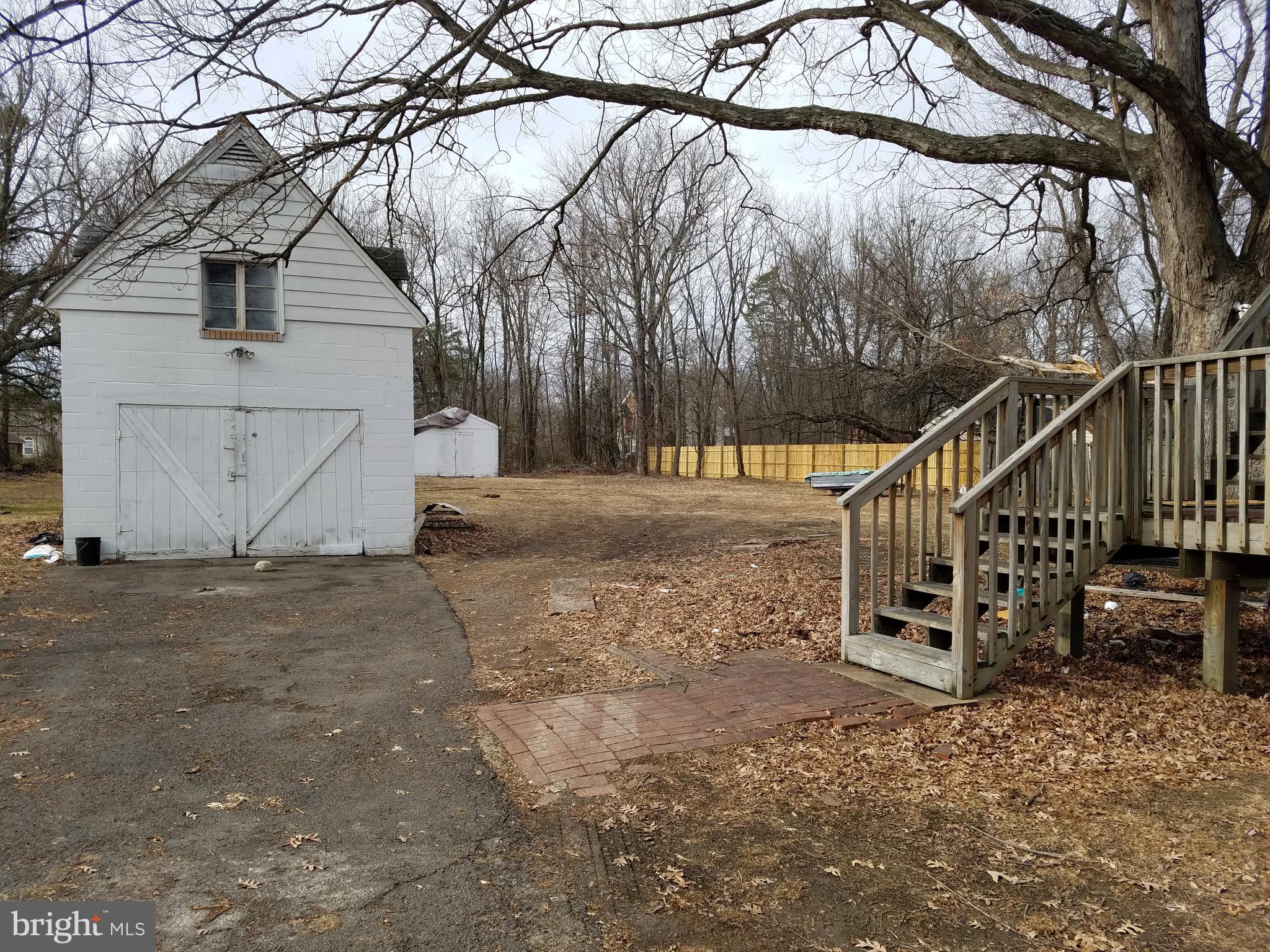 BIRD LAWN - Residential