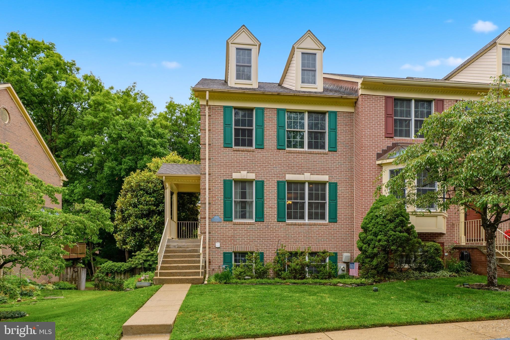 942 WALNUT WOOD ROAD