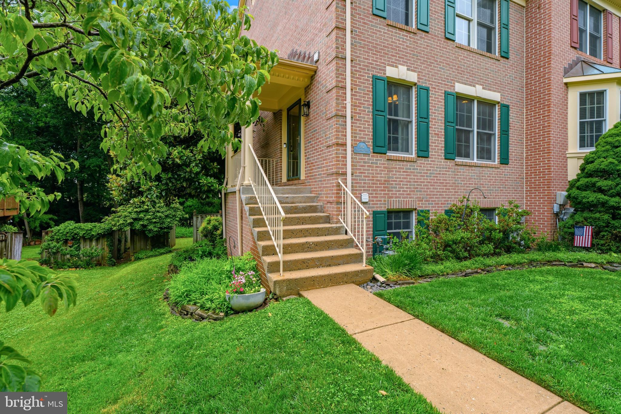 942 WALNUT WOOD ROAD