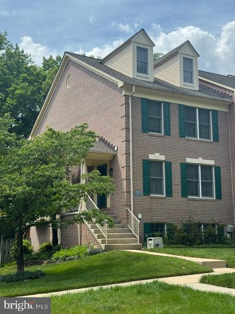 942 WALNUT WOOD ROAD