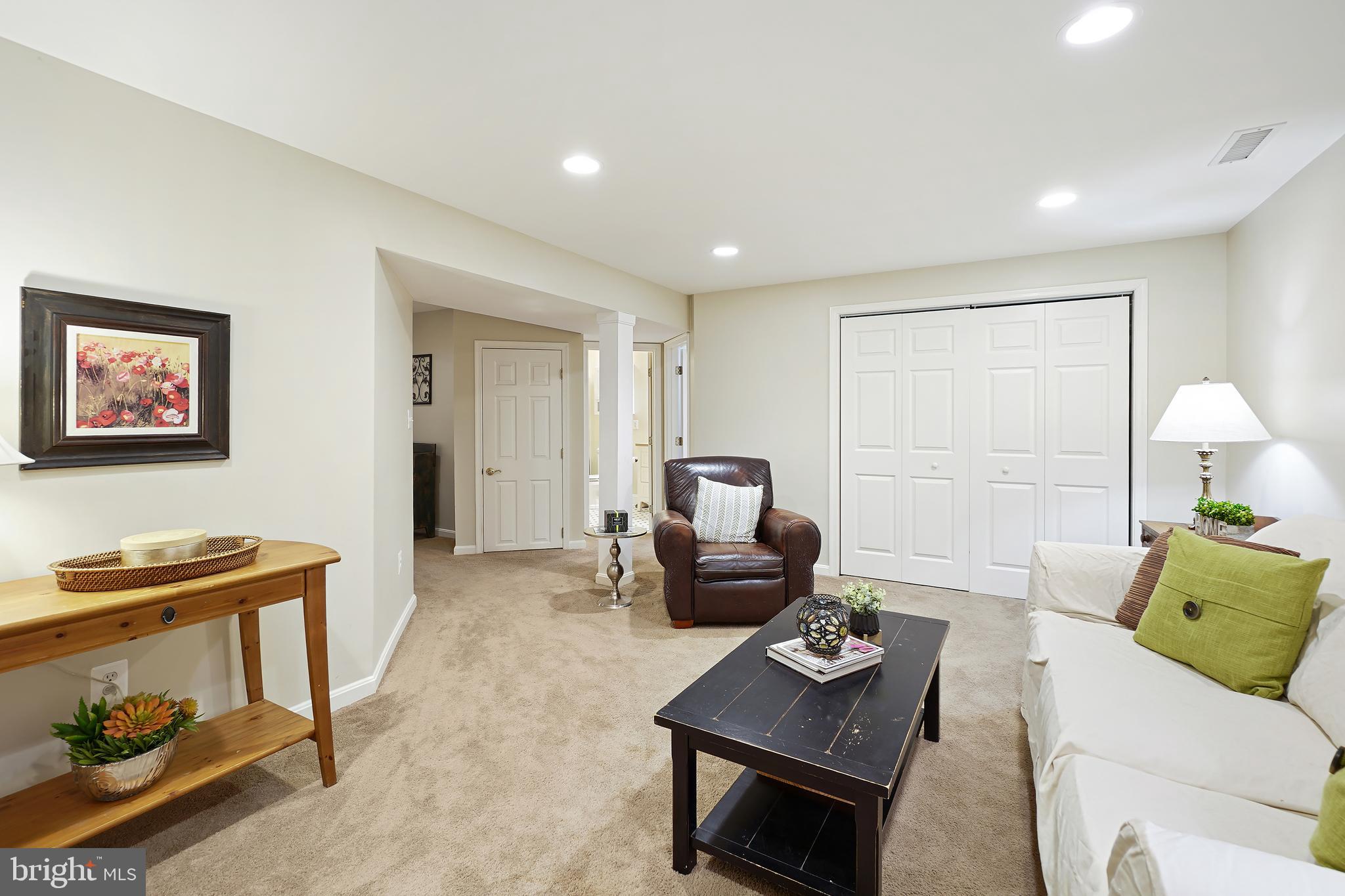POTOMAC LAKES - Residential