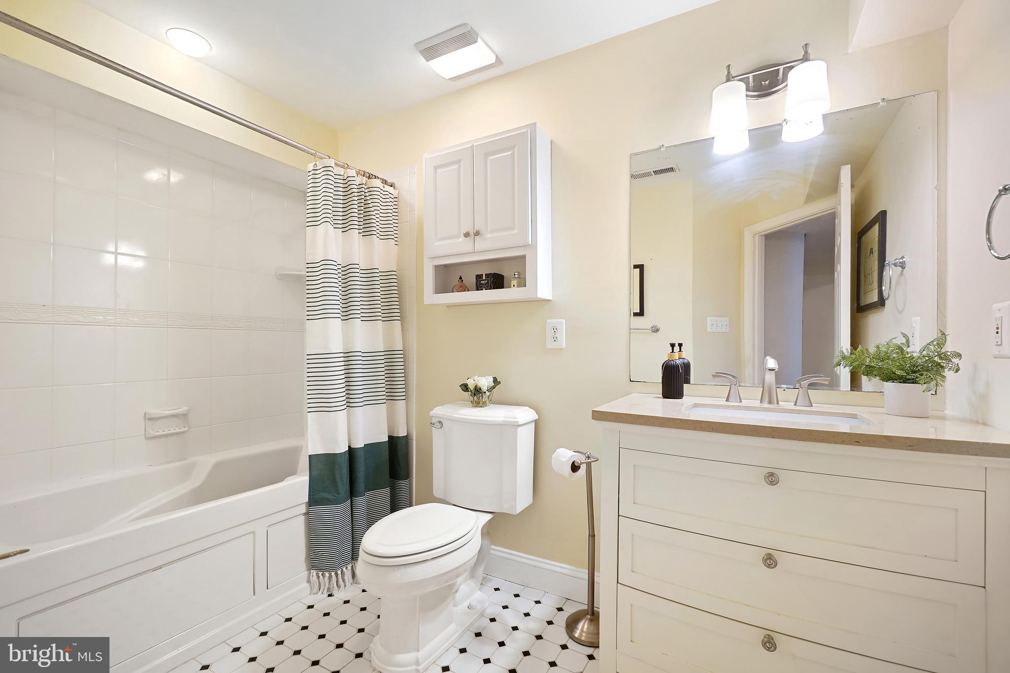 POTOMAC LAKES - Residential