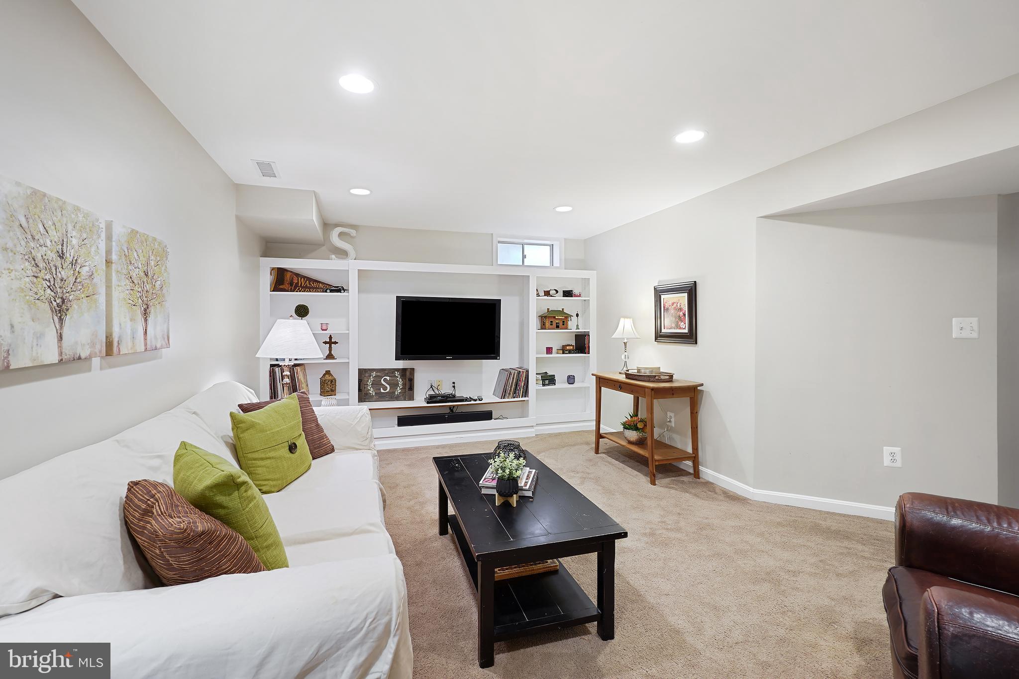 POTOMAC LAKES - Residential