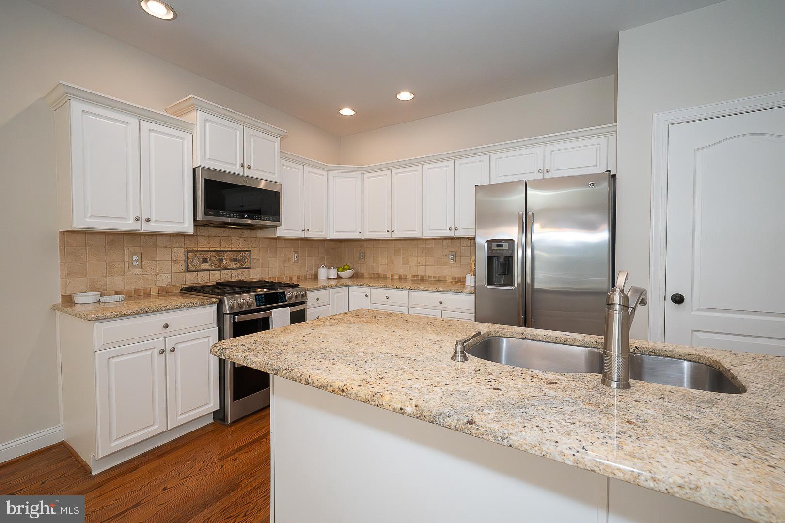 DAYLESFORD LAKE - Residential