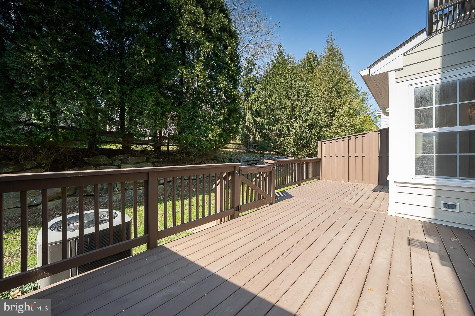 DAYLESFORD LAKE - Residential