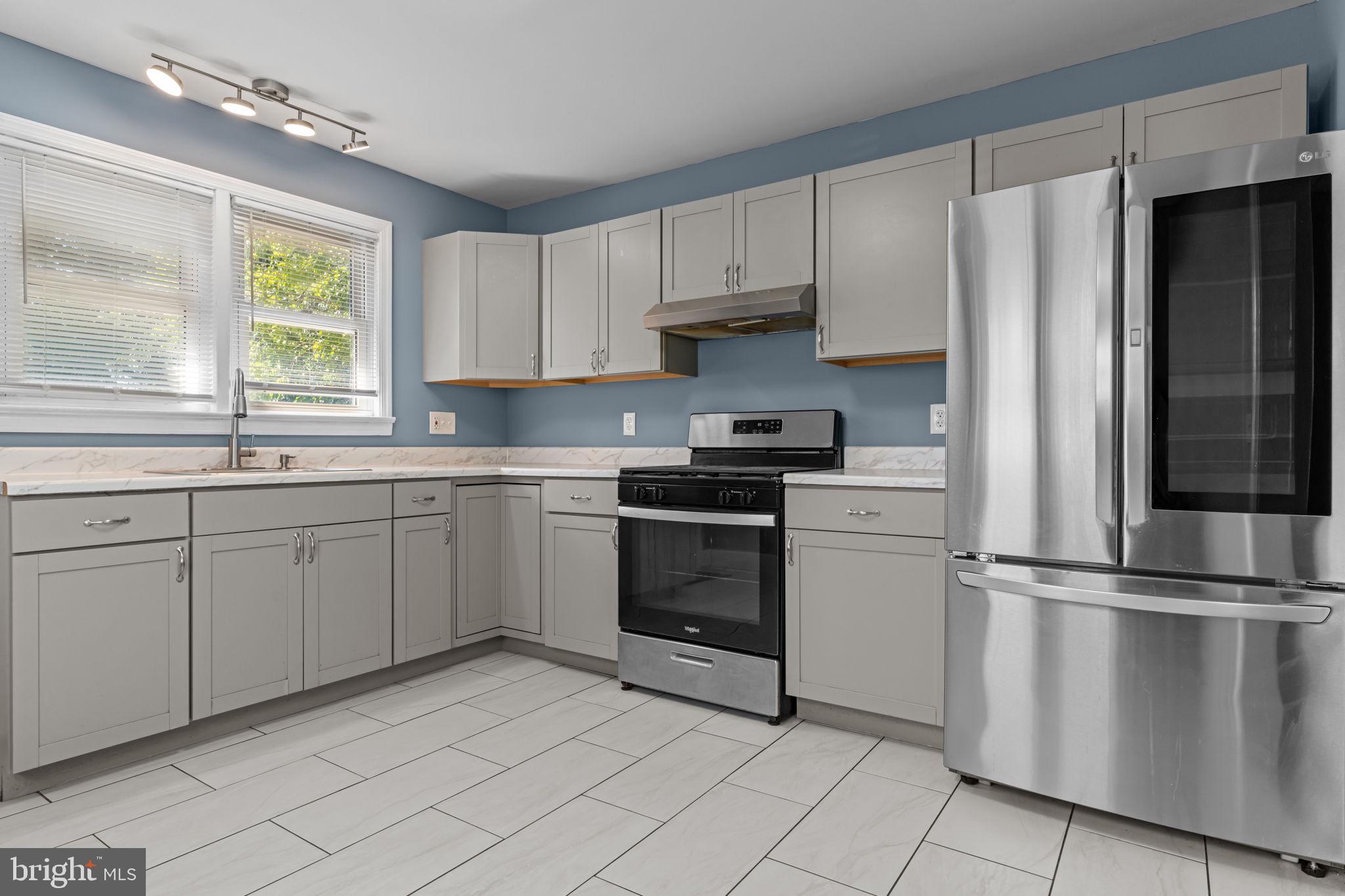 528 S FAIRVIEW STREET