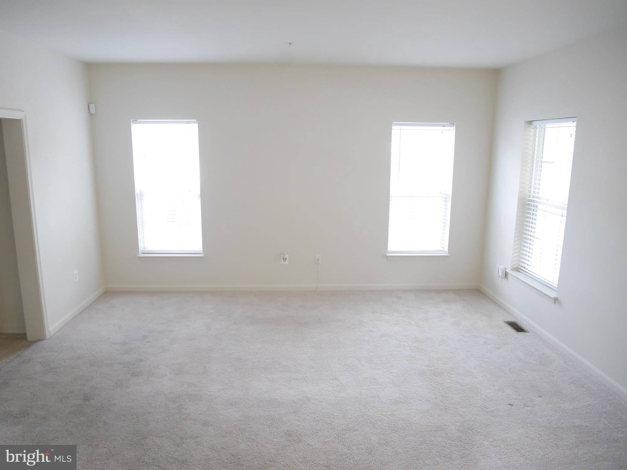 RENAISSANCE SQUARE - Residential