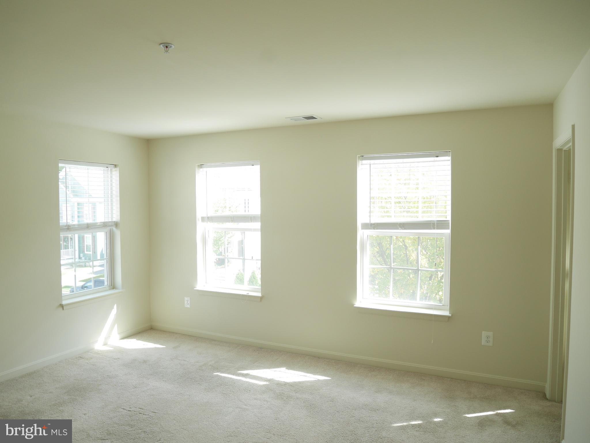 RENAISSANCE SQUARE - Residential