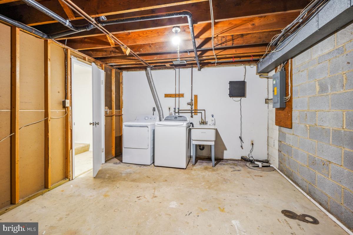 DREXEL WOODS - Residential Lease