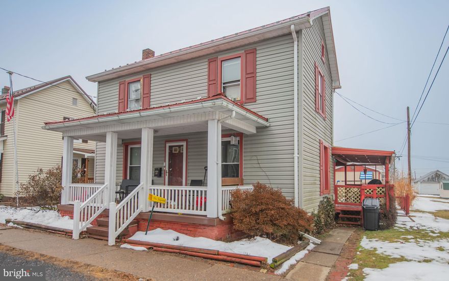 This adorable and cozy home features hardwood floors, laundry on main floor, updated kitchen, updated windows and roof, level yard with a 1 car detached garage. Don't pass this one up! Measurements are approximate verify for own use.
