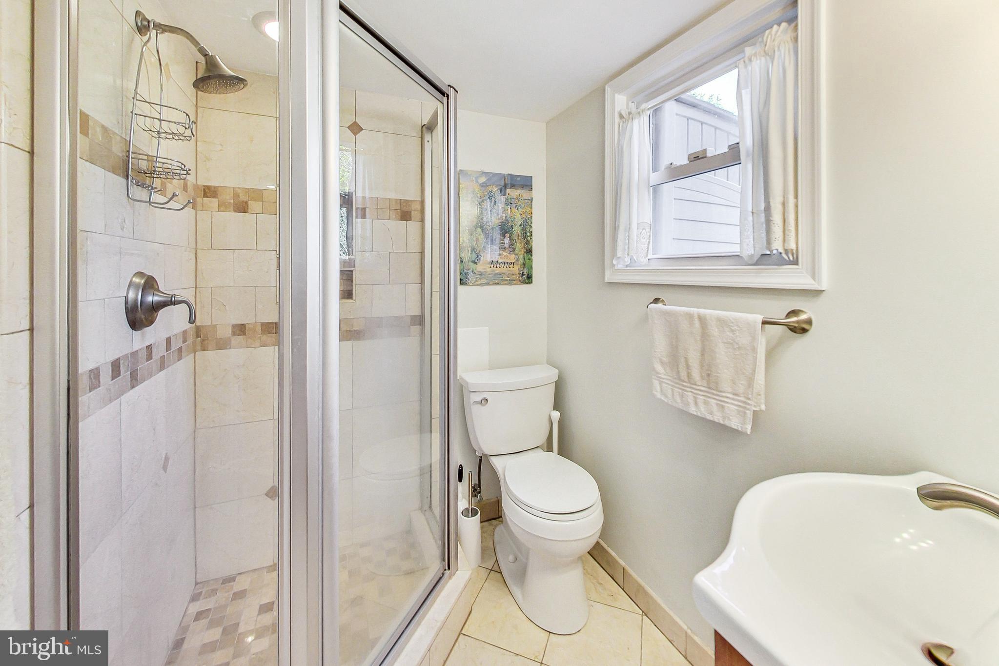 BROYHILLS MCLEAN ESTATES - Residential