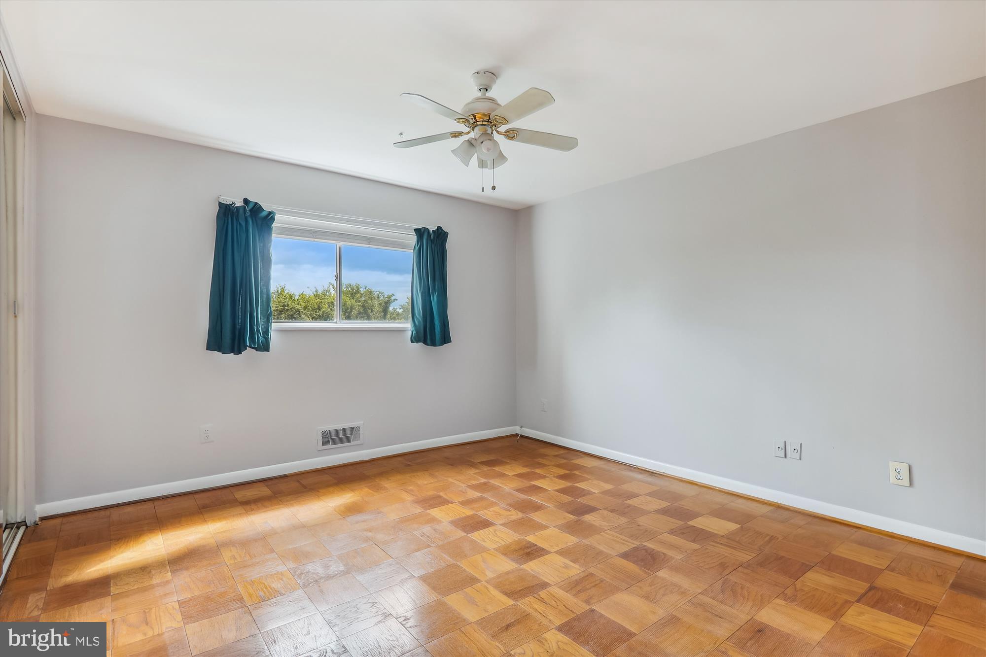 PARKSIDE CONDOMINIUMS - Residential Lease