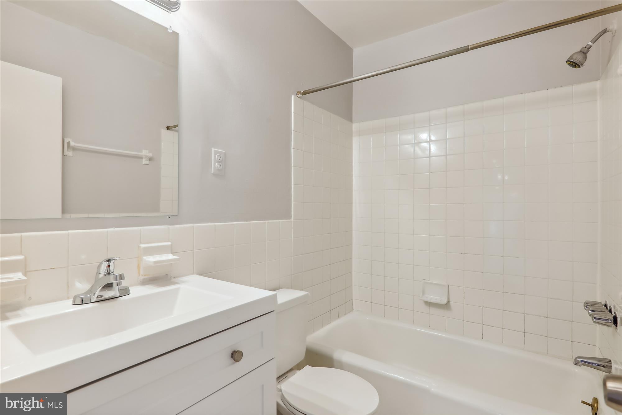 PARKSIDE CONDOMINIUMS - Residential Lease